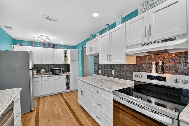 822 Florida Mango Road, West Palm Beach, FL 33406