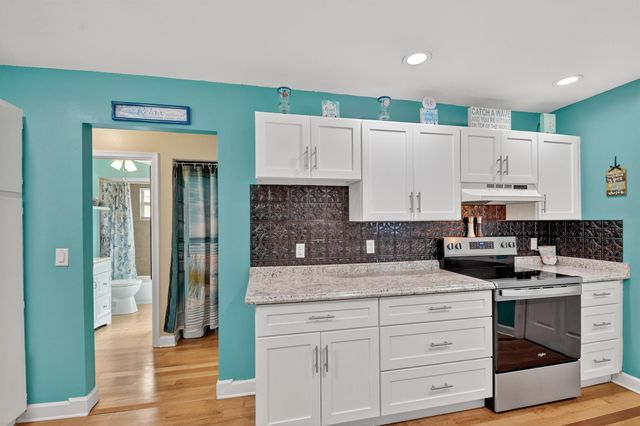 822 Florida Mango Road, West Palm Beach, FL 33406