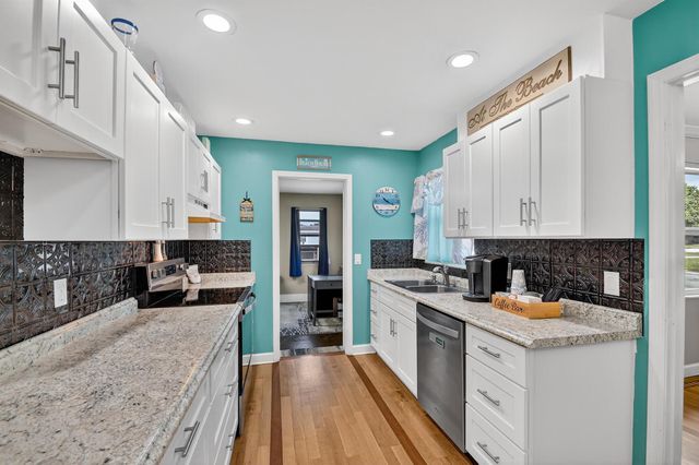 822 Florida Mango Road, West Palm Beach, FL 33406