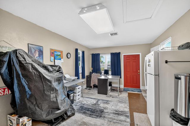 822 Florida Mango Road, West Palm Beach, FL 33406