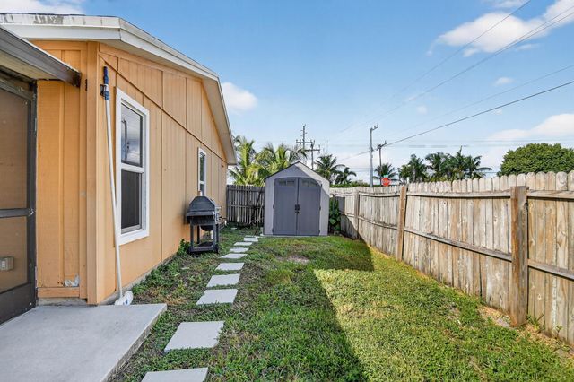 822 Florida Mango Road, West Palm Beach, FL 33406