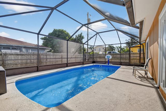 822 Florida Mango Road, West Palm Beach, FL 33406