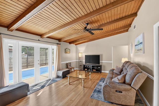 822 Florida Mango Road, West Palm Beach, FL 33406