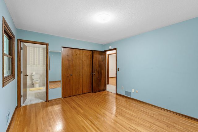 868 Cobb Road, Shoreview, MN 55126