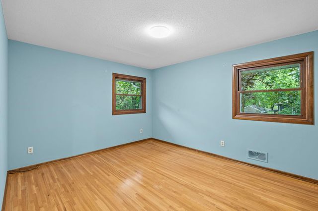 868 Cobb Road, Shoreview, MN 55126
