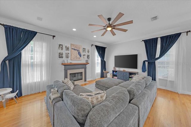 5913 FLATWOODS MANOR CIRCLE, Lithia, FL 33547