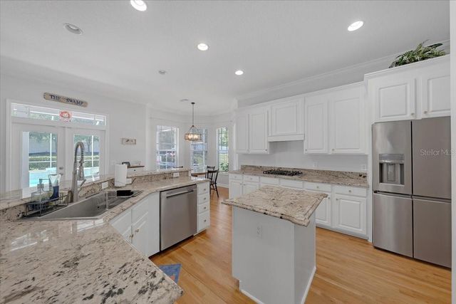 5913 FLATWOODS MANOR CIRCLE, Lithia, FL 33547