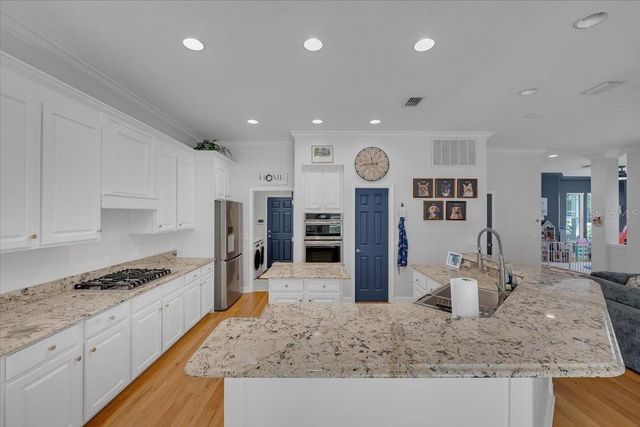 5913 FLATWOODS MANOR CIRCLE, Lithia, FL 33547