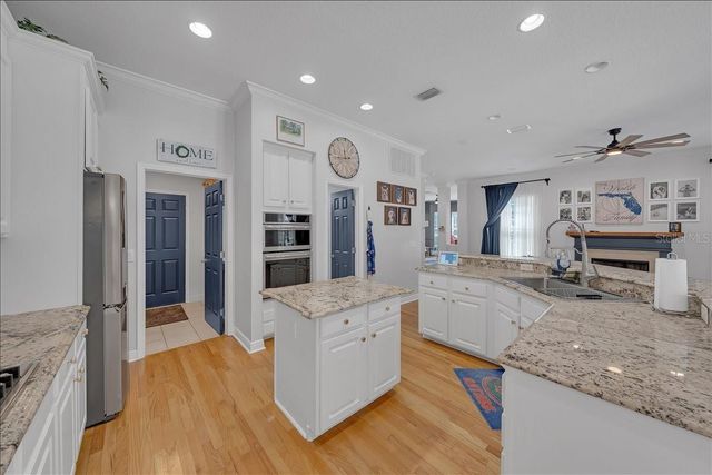 5913 FLATWOODS MANOR CIRCLE, Lithia, FL 33547