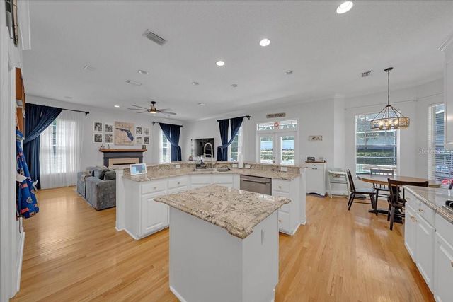 5913 FLATWOODS MANOR CIRCLE, Lithia, FL 33547