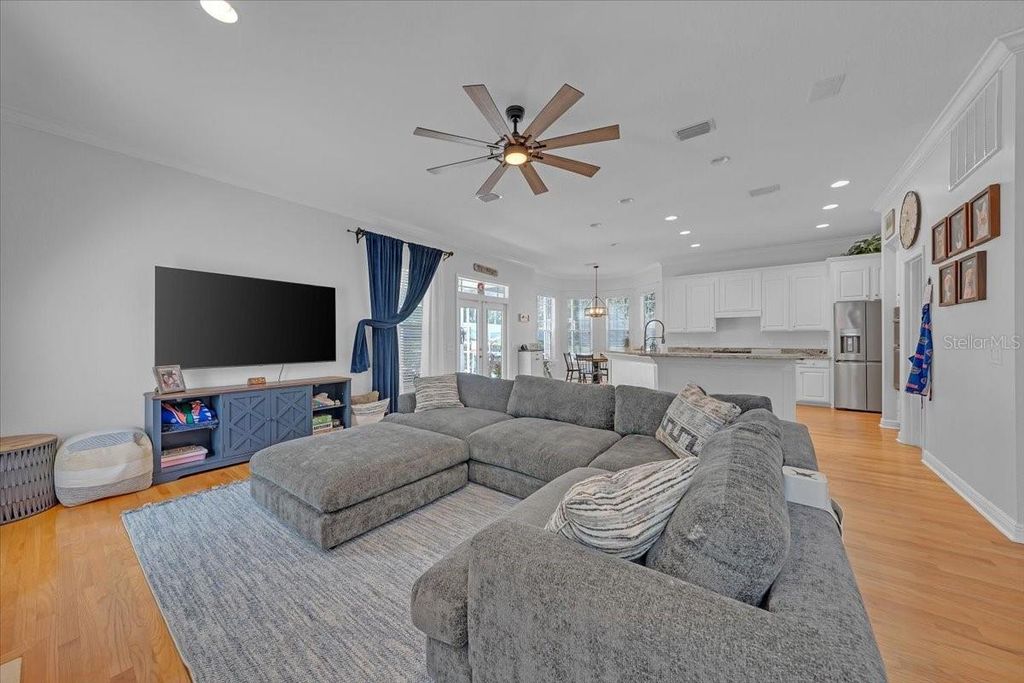 Image 13 of property listing at 5913 FLATWOODS MANOR CIRCLE, Lithia, FL 33547