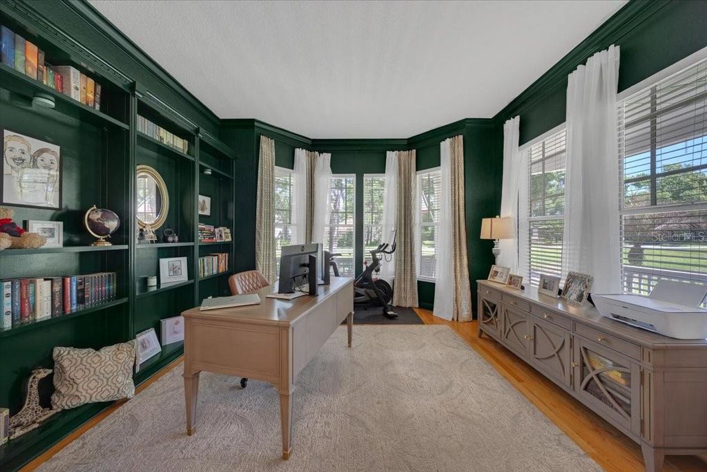 Image 5 of property listing at 5913 FLATWOODS MANOR CIRCLE, Lithia, FL 33547