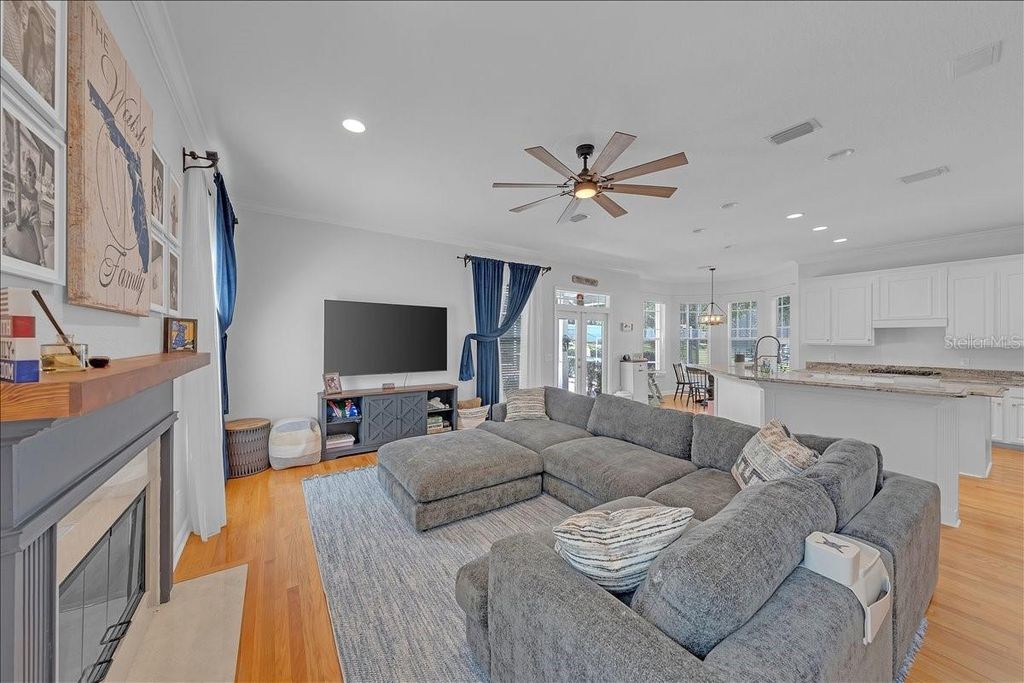 Image 6 of property listing at 5913 FLATWOODS MANOR CIRCLE, Lithia, FL 33547