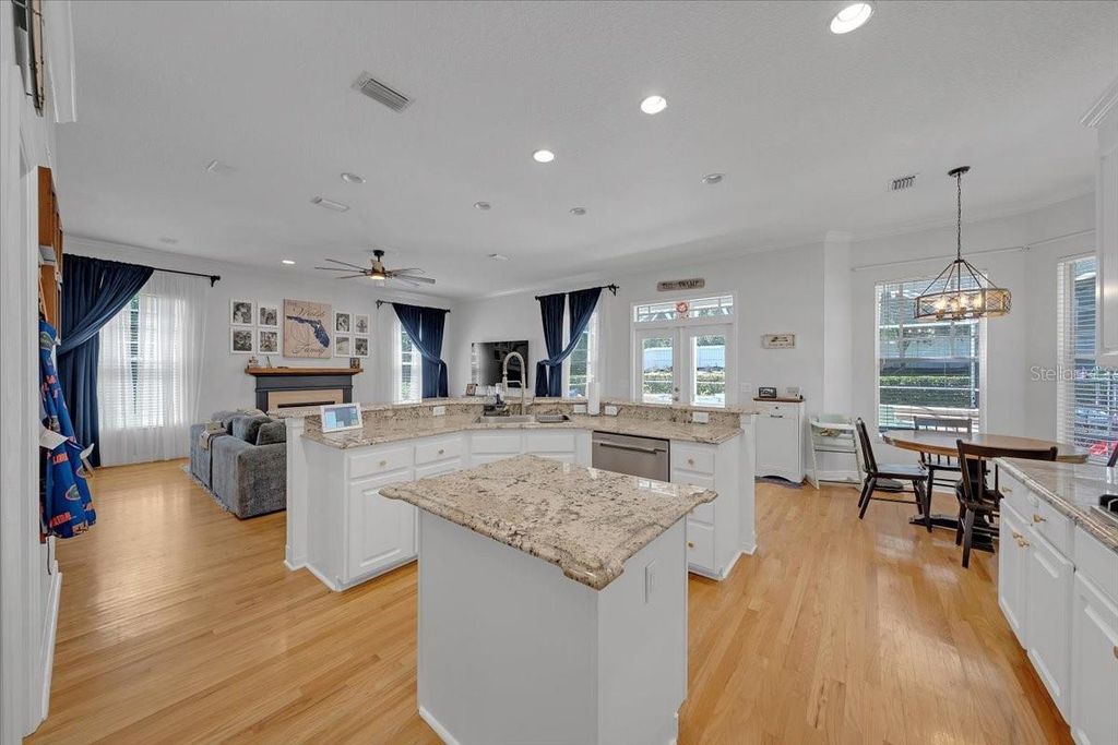 Image 10 of property listing at 5913 FLATWOODS MANOR CIRCLE, Lithia, FL 33547