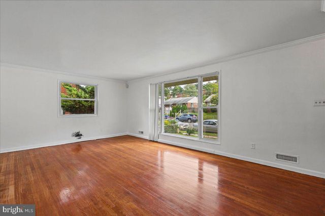 5301 KENMONT RD, Oxon Hill, MD 20745