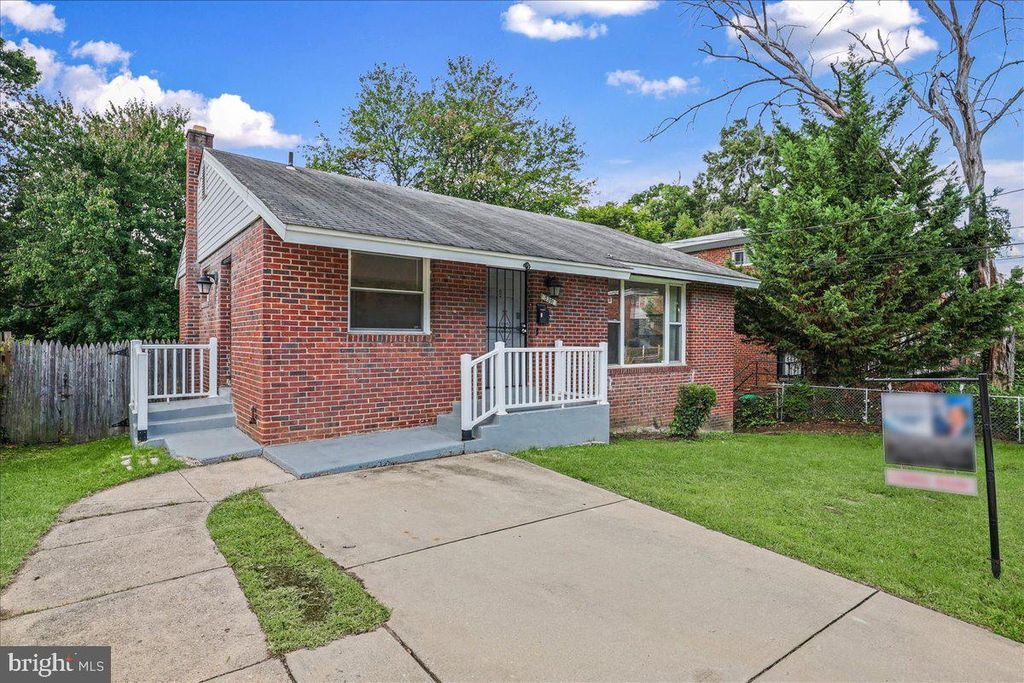 5301 KENMONT RD, Oxon Hill, MD 20745