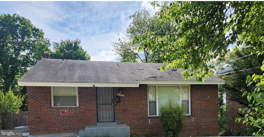 5301 KENMONT RD, Oxon Hill, MD 20745