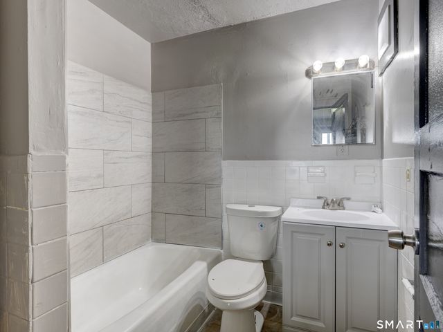 85-87 Spruce Street, Manchester, CT 06040