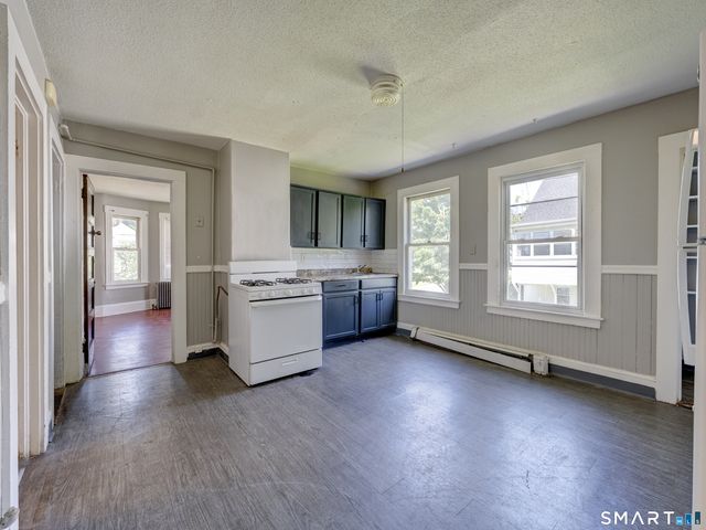 85-87 Spruce Street, Manchester, CT 06040