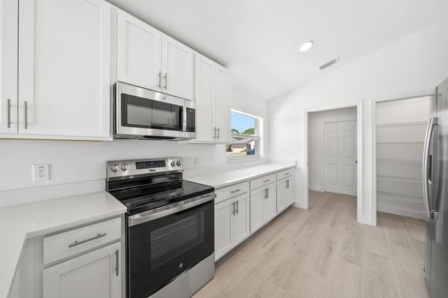 569 Dillard Drive SE, Palm Bay, FL 32909