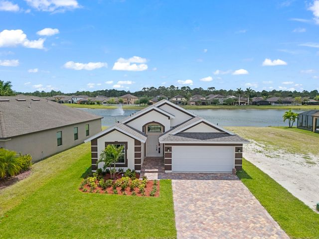 569 Dillard Drive SE, Palm Bay, FL 32909