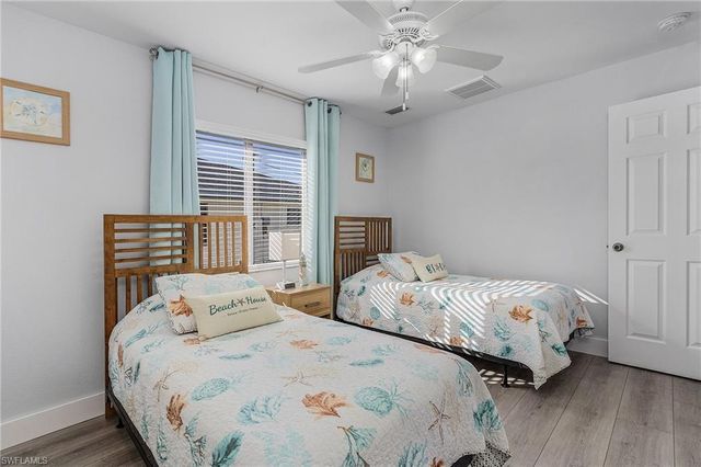 805 SW 8th CT, Cape Coral, FL 33991