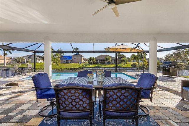 805 SW 8th CT, Cape Coral, FL 33991