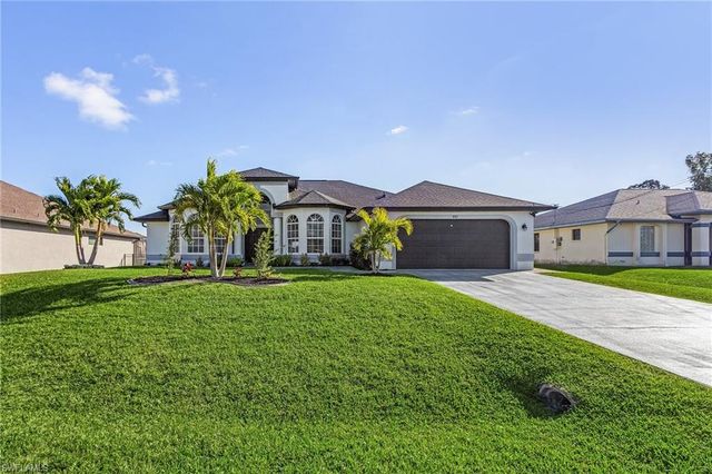 805 SW 8th CT, Cape Coral, FL 33991