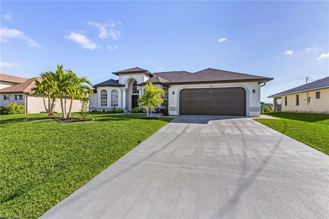 805 SW 8th CT, Cape Coral, FL 33991