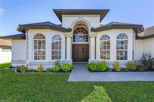 805 SW 8th CT, Cape Coral, FL 33991