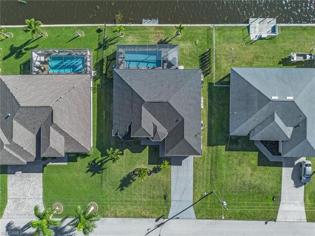 805 SW 8th CT, Cape Coral, FL 33991