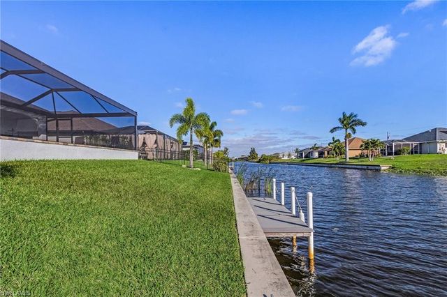805 SW 8th CT, Cape Coral, FL 33991