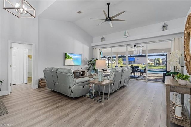 805 SW 8th CT, Cape Coral, FL 33991