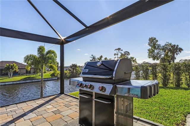 805 SW 8th CT, Cape Coral, FL 33991
