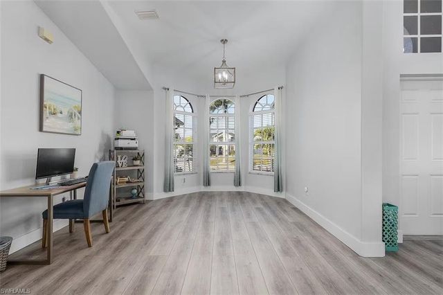 805 SW 8th CT, Cape Coral, FL 33991