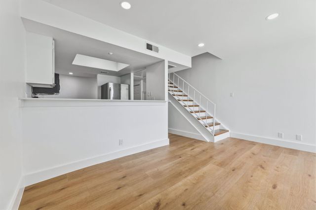 119 E 6th ST 703, Austin, TX 78701