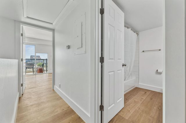 119 E 6th ST 703, Austin, TX 78701