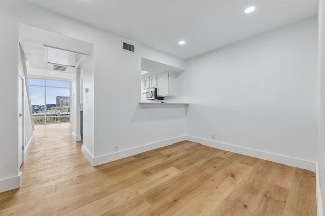 119 E 6th ST 703, Austin, TX 78701