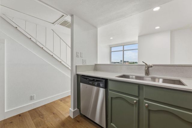 119 E 6th ST 703, Austin, TX 78701