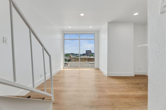 119 E 6th ST 703, Austin, TX 78701