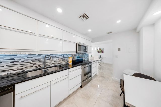 3901 S Ocean Drive 9J, Hollywood, FL 33019