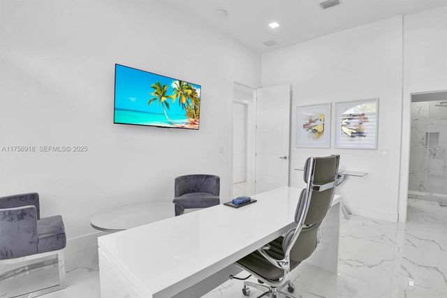 2578 NW 63rd Lane, Boca Raton, FL 33496