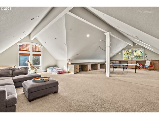 2945 Sw HOMESTEADER Rd, West Linn, OR 97068