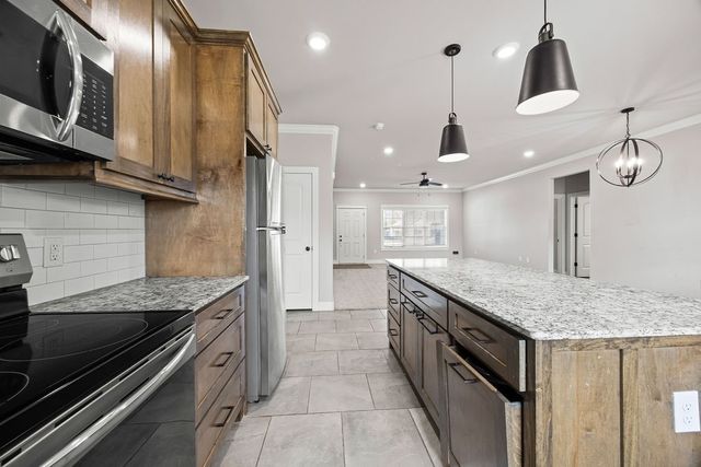 1052 Hampton Street, Tontitown, AR 72762