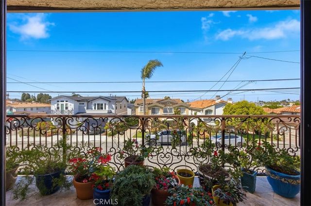 2302 Harriman Lane, Redondo Beach, CA 90278