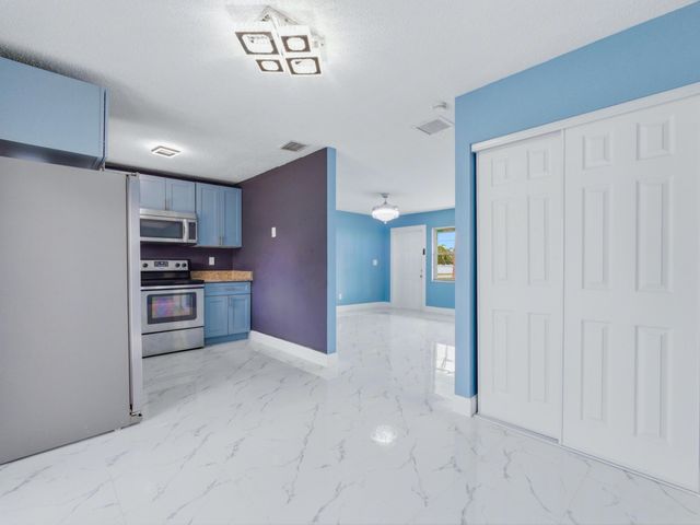 5669 S 35th Court, Greenacres, FL 33463