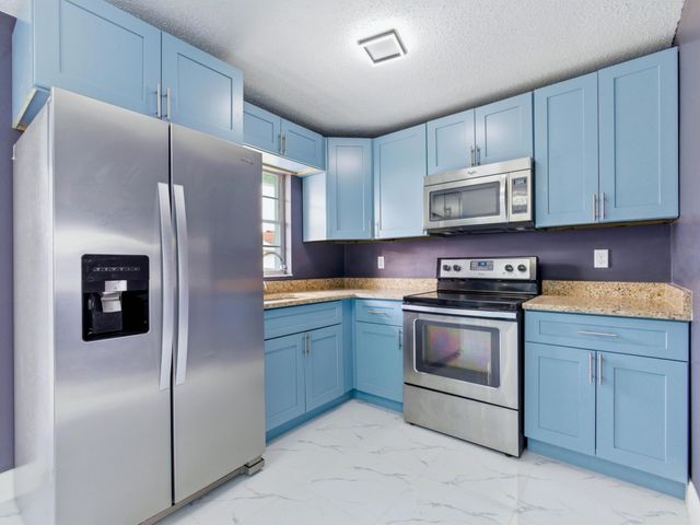 5669 S 35th Court, Greenacres, FL 33463