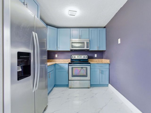 5669 S 35th Court, Greenacres, FL 33463