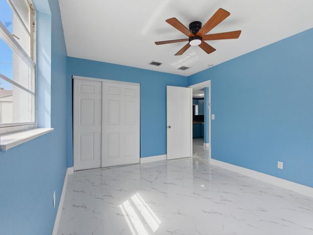 5669 S 35th Court, Greenacres, FL 33463