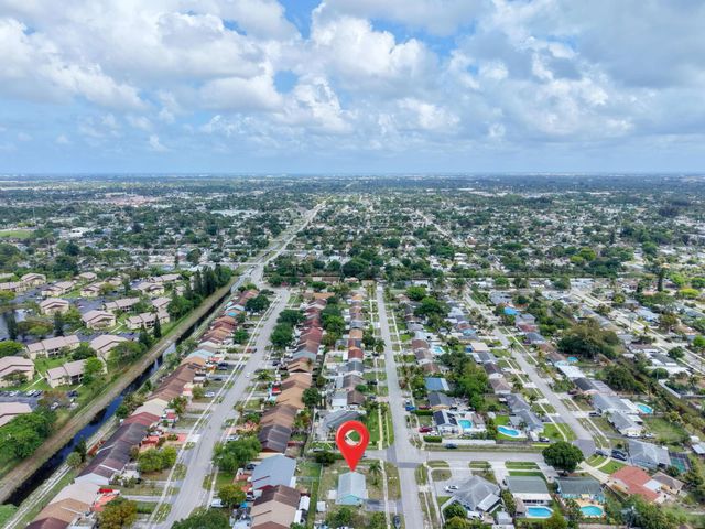 5669 S 35th Court, Greenacres, FL 33463